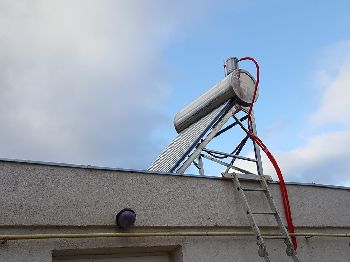 Montaj panou solar nepresurizat 150 litrii - scoala comuna Chiscani, judetul Braila