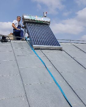 Montaj panou solar nepresurizat 150 litri, la scoala primara din comuna pietrosani, jud Teleorman